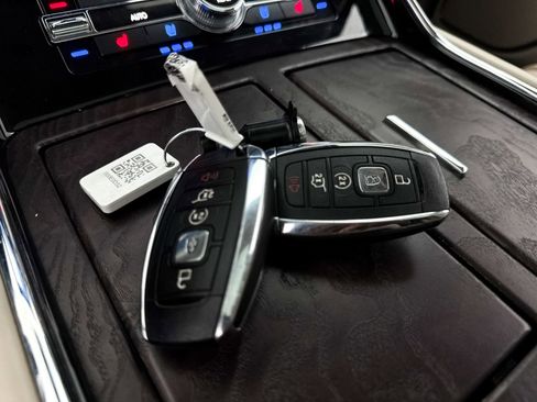 Used 2018 Lincoln Navigator Reserve w/ Technology Package AWD/4WD image 42