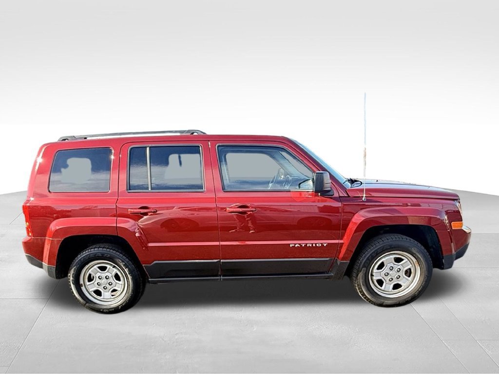 Used 2016 Jeep Patriot Sport w/ Power Value Group AWD/4WD image 2