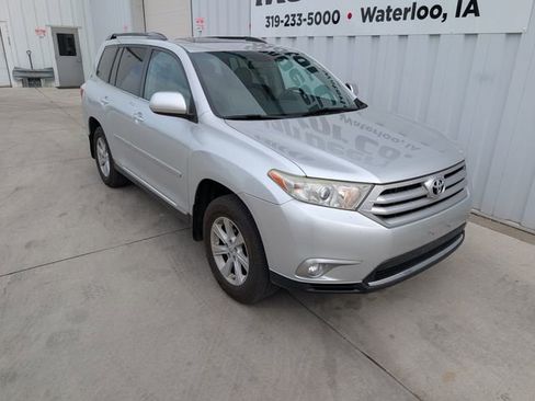Used 2012 Toyota Highlander SE w/ Tow Pkg FWD image 7