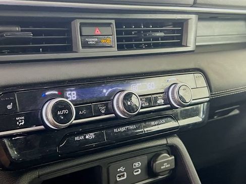Used 2025 Honda Pilot EX-L image 16