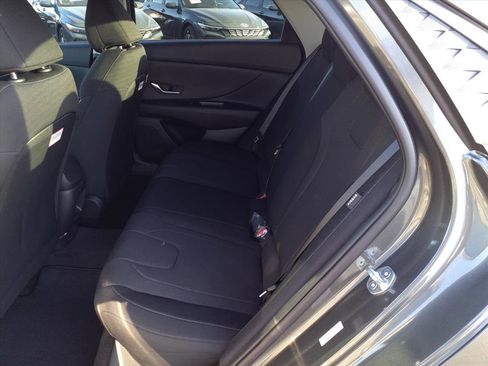 New 2026 Hyundai Elantra SE image 7