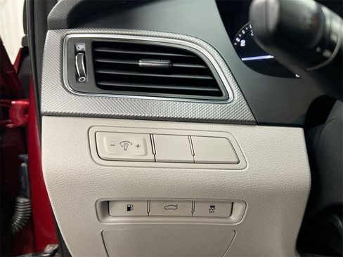 Used 2015 Hyundai Sonata SE image 16