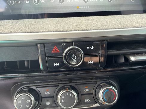 Used 2025 Nissan Kicks SV FWD image 20