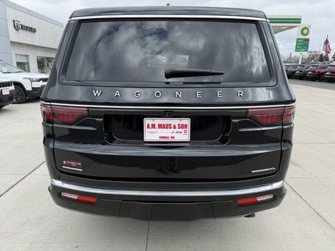 Used 2023 Jeep Wagoneer L Series II image 7