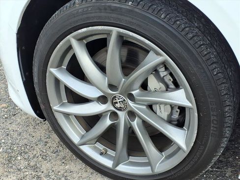 Used 2022 Alfa Romeo Giulia Ti image 9