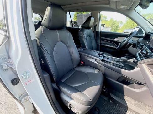 Used 2025 Toyota Grand Highlander AWD image 28