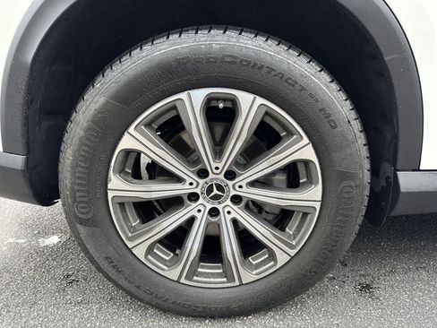 Used 2024 Mercedes-Benz GLC 300 4MATIC image 30