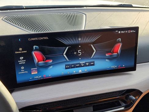 Used 2025 BMW 330i xDrive 330i xDrive w/ Convenience Package image 16