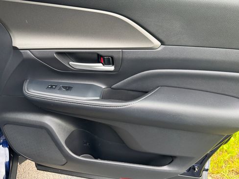 Used 2025 Toyota Grand Highlander AWD Hybrid image 11