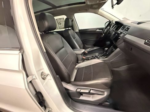 Used 2018 Volkswagen Tiguan SE w/ Panoramic Sunroof Package AWD/4WD image 13