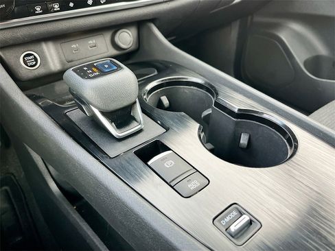 Used 2021 Nissan Rogue SV image 16