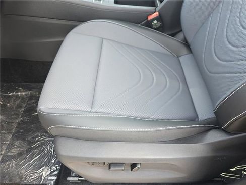 New 2026 Volkswagen Tiguan SE R-Line image 17