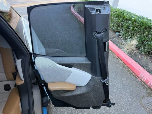 Used 2015 BMW i3 w/ Range Extender image 29