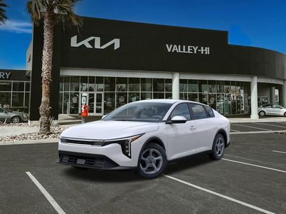 New 2025 Kia K4 LXS