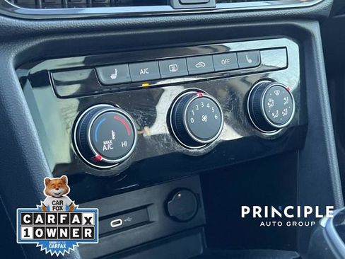 Certified 2023 Volkswagen Taos SE w/ Panoramic Sunroof Package image 25