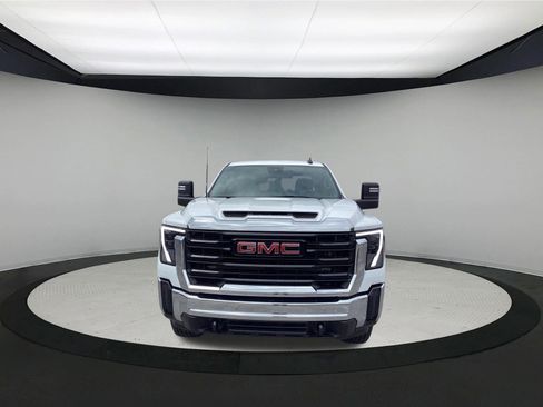 Used 2024 GMC Sierra 2500 Pro AWD/4WD image 3
