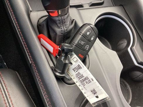 Used 2025 Dodge Durango GT AWD/4WD image 25