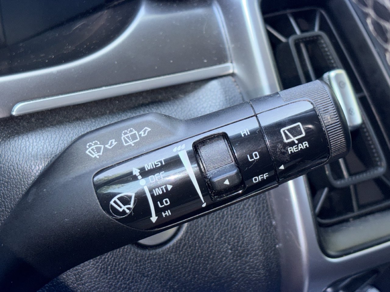 Used 2023 Kia Sorento EX AWD/4WD image 10