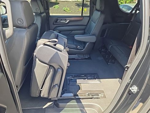 Used 2025 GMC Yukon XL Denali AWD/4WD image 50