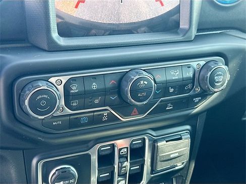 Used 2022 Jeep Wrangler Unlimited Sahara w/ Cold Weather Group image 16