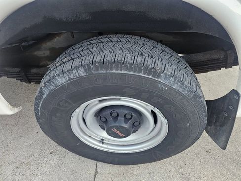 Used 2000 GMC Savana 3500 Extended RWD image 16