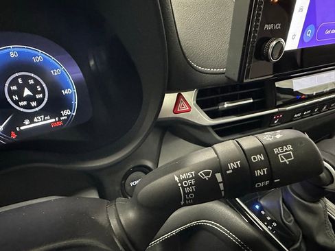 Used 2025 Toyota Sienna XSE image 22