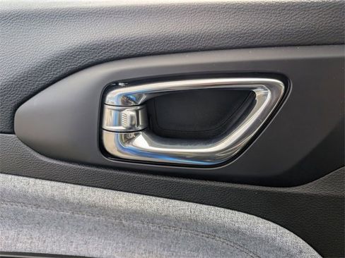 Used 2022 Jeep Compass Latitude image 11