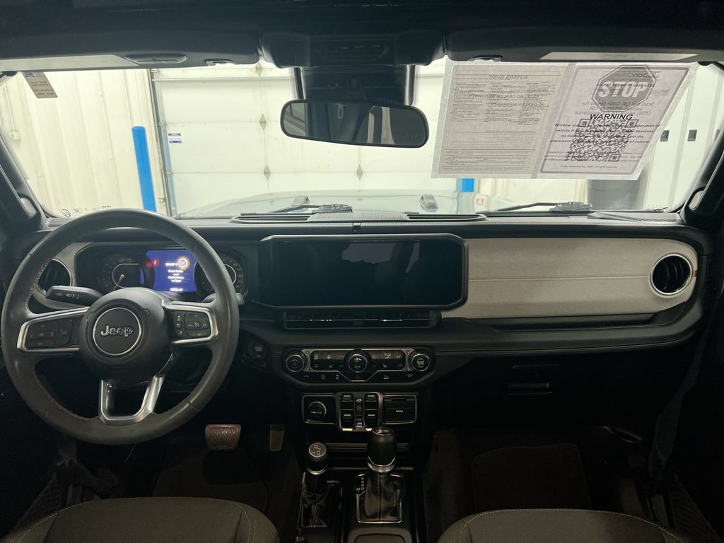 Used 2024 Jeep Wrangler Unlimited Sahara AWD/4WD image 10