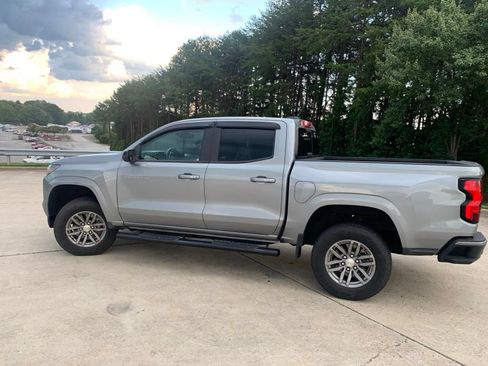 Used 2024 Chevrolet Colorado LT w/ LT Convenience Package II RWD image 14