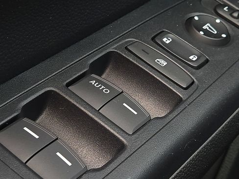 Used 2023 Honda CR-V LX image 16