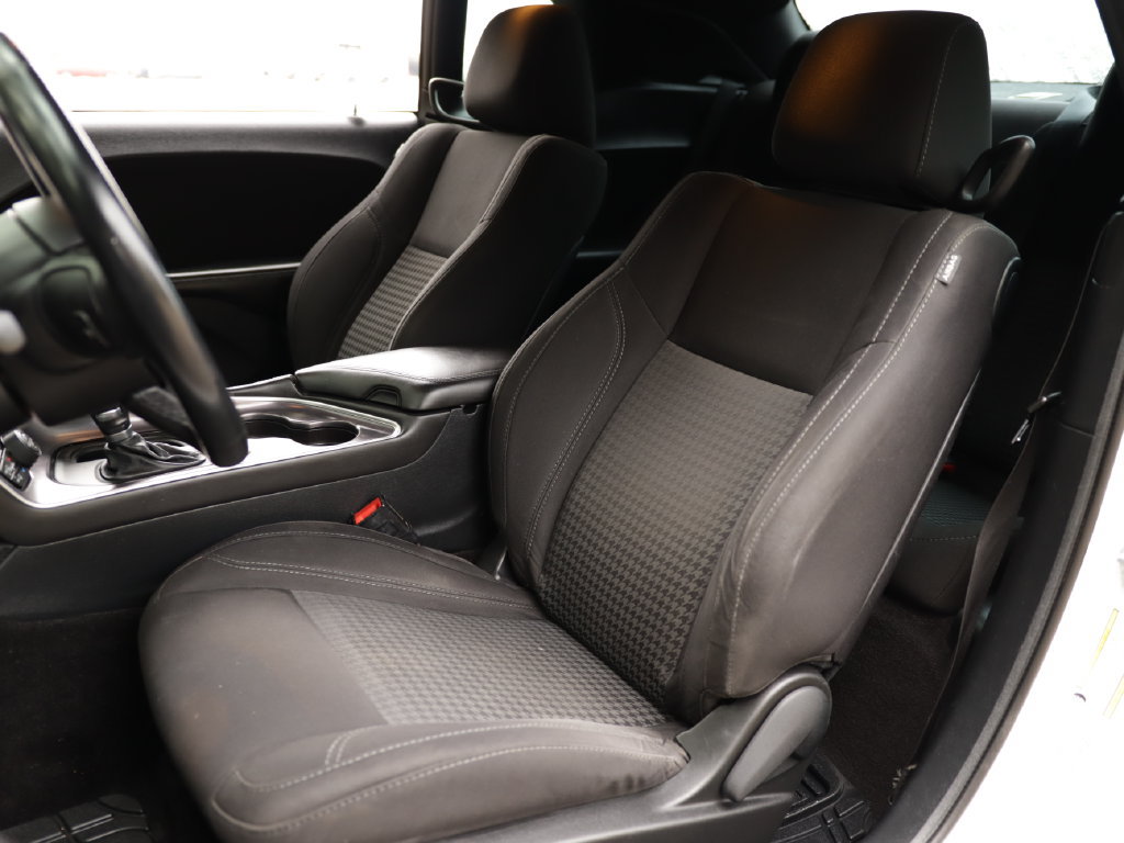 Used 2016 Dodge Challenger SXT RWD image 19