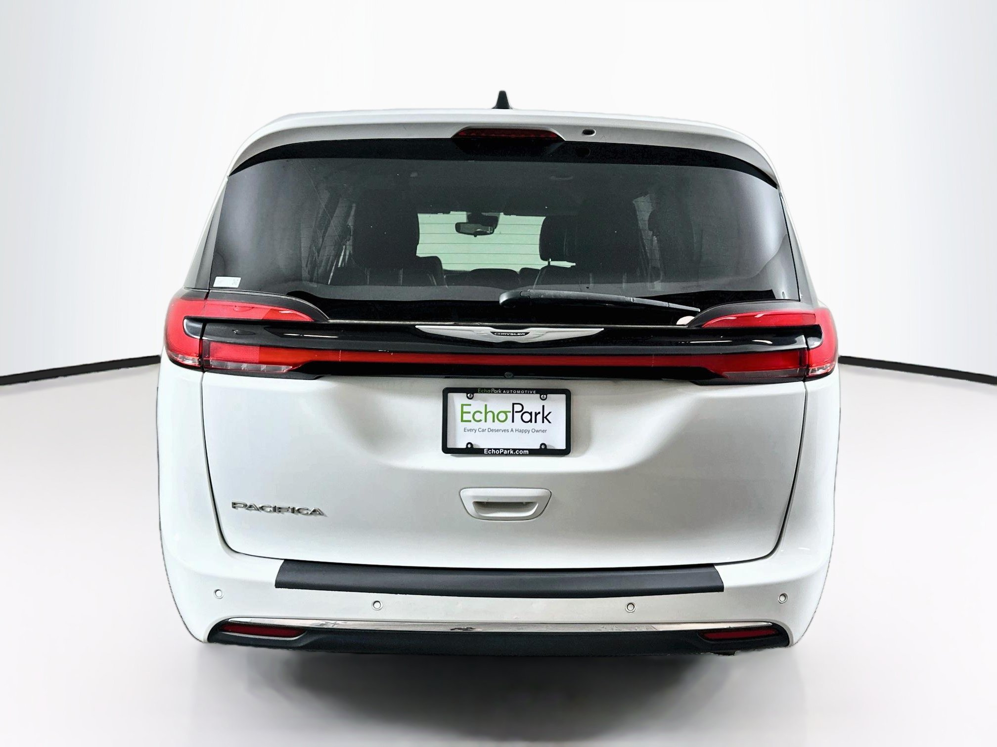 Used 2023 Chrysler Pacifica Touring-L FWD image 7