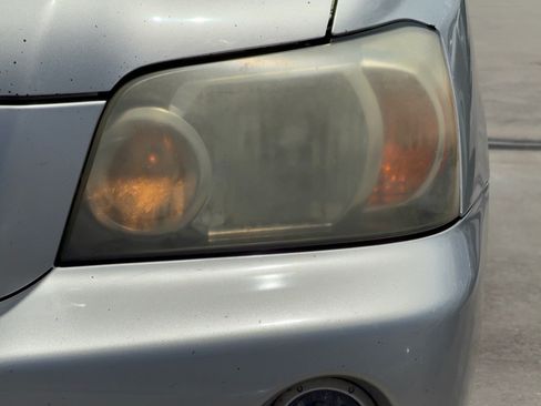 Used 2004 Toyota Highlander Limited w/ Towing Prep Pkg FWD image 12