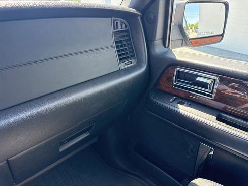 Used 2016 Lincoln Navigator L Select AWD/4WD image 30