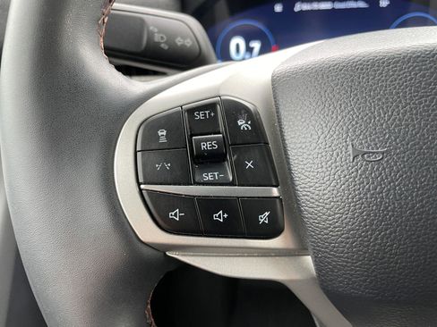 Used 2025 Ford Explorer Active w/ Active Comfort Package AWD/4WD image 17