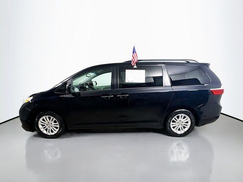 Used 2016 Toyota Sienna XLE image 4