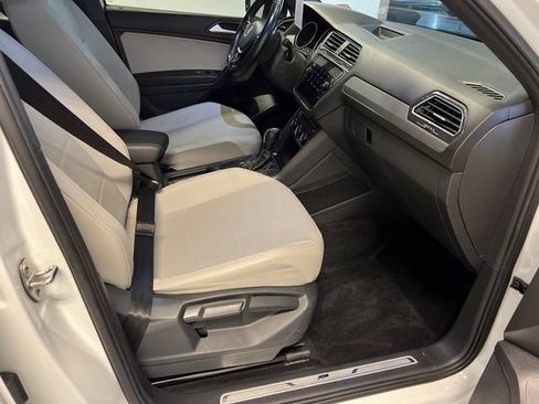 Certified 2021 Volkswagen Tiguan SE R-Line FWD image 10