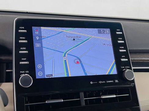 Used 2020 Toyota Avalon Limited image 14