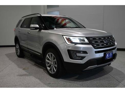 Used 2017 Ford Explorer Limited FWD image 3