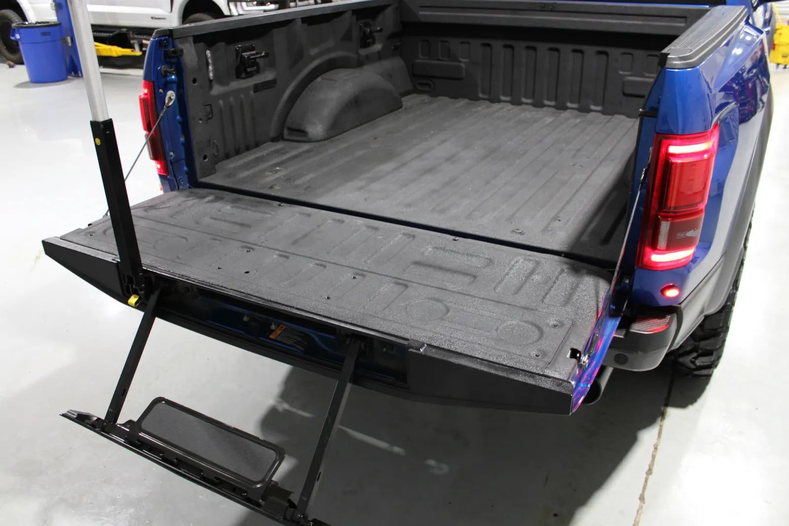 Used 2018 Ford F150 Raptor w/ Equipment Group 802A Luxury AWD/4WD image 26