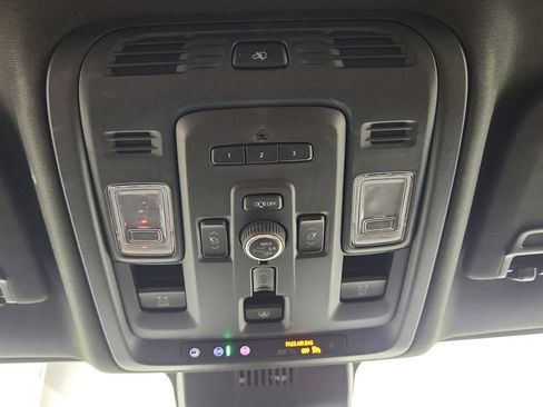 Used 2023 GMC Yukon Denali Ultimate AWD/4WD image 24
