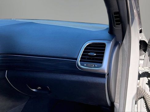 Used 2021 Jeep Grand Cherokee Laredo X RWD image 24