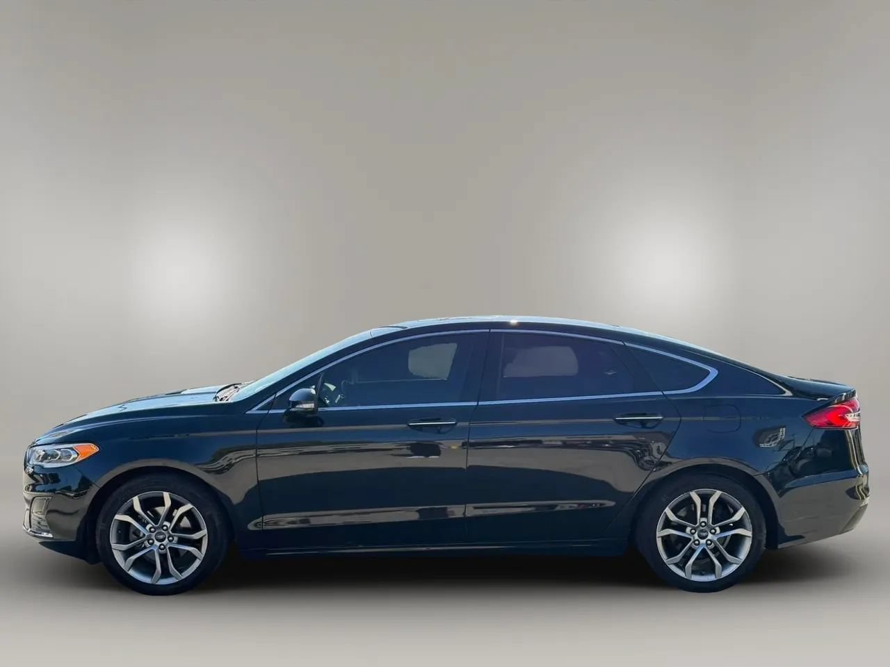 Used 2019 Ford Fusion SEL FWD image 4