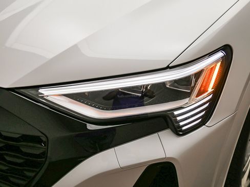 Certified 2024 Audi Q8 e-tron Premium AWD/4WD image 8