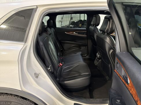 Used 2020 Lincoln Nautilus Reserve image 13