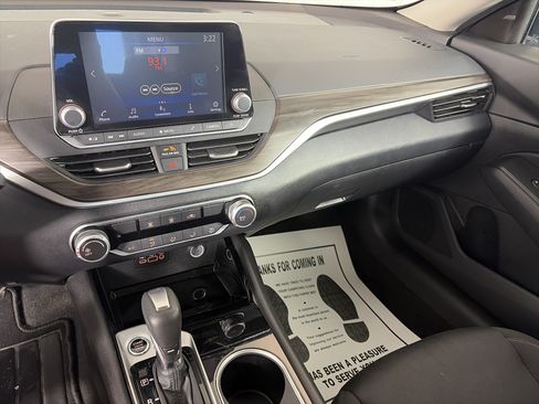 Used 2024 Nissan Altima 2.5 SV FWD image 4