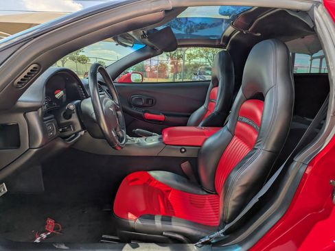 Used 1999 Chevrolet Corvette Coupe w/ Memory Pkg image 9