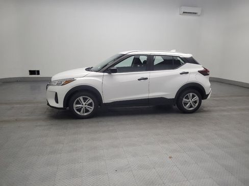 Used 2022 Nissan Kicks S image 2