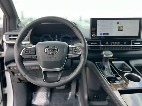 Certified 2025 Toyota Sienna Platinum AWD/4WD image 13