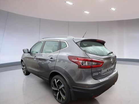 Used 2022 Nissan Rogue Sport SL w/ Premium Package image 3